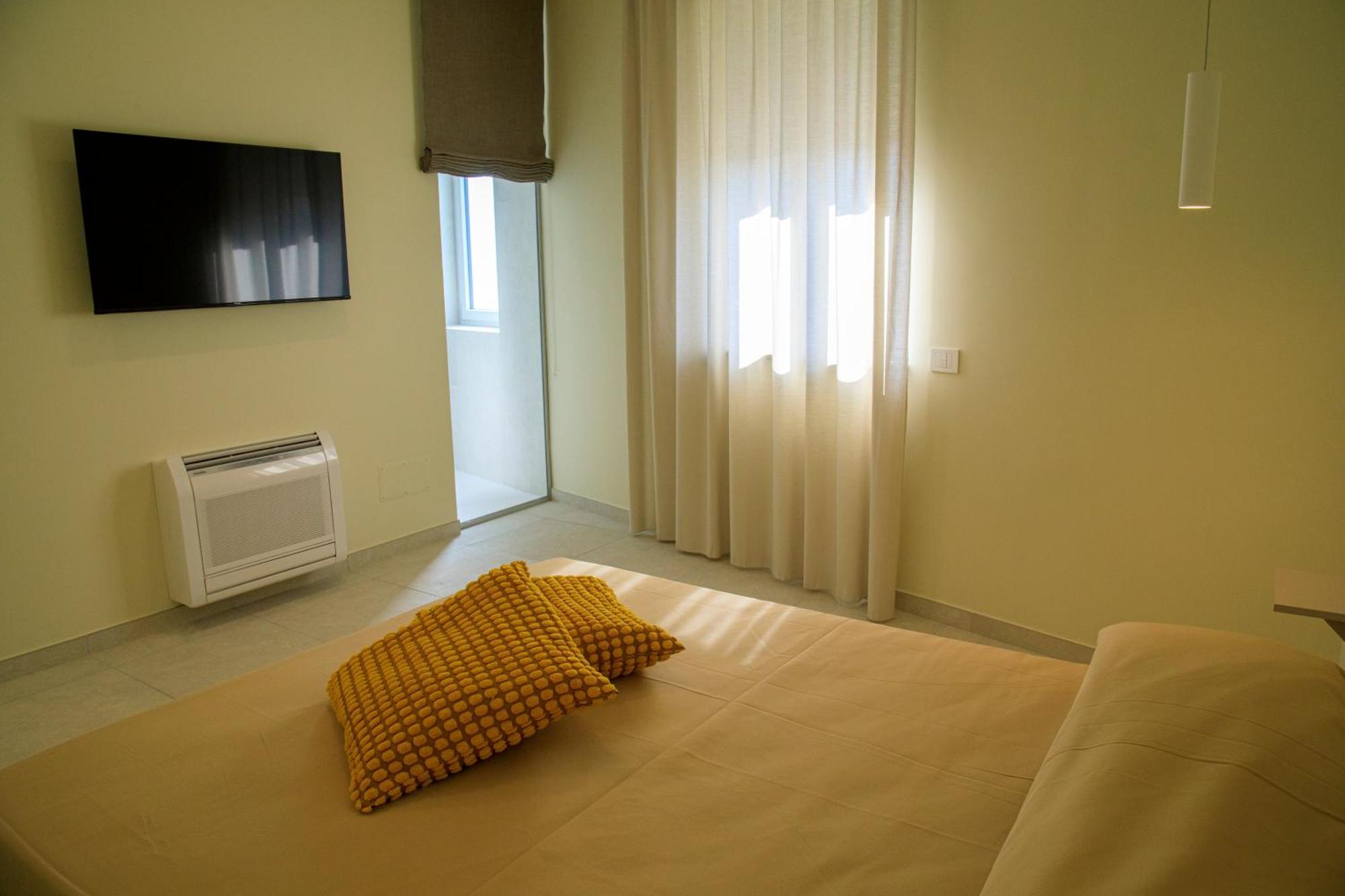 Hotel Domus Vivian Montecorvino Pugliano Exteriér fotografie